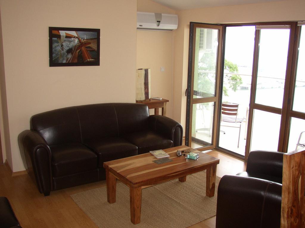 Apartment House *